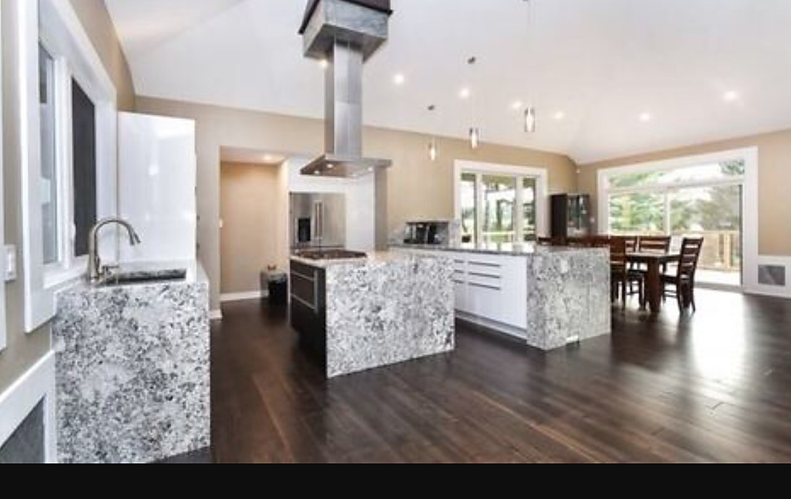 Modern kitchen built by BuildMan
